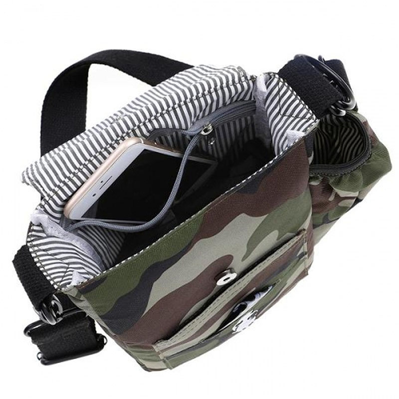 DOOG elegante Schultertasche Trainingstasche in  der Farbe Camouflage