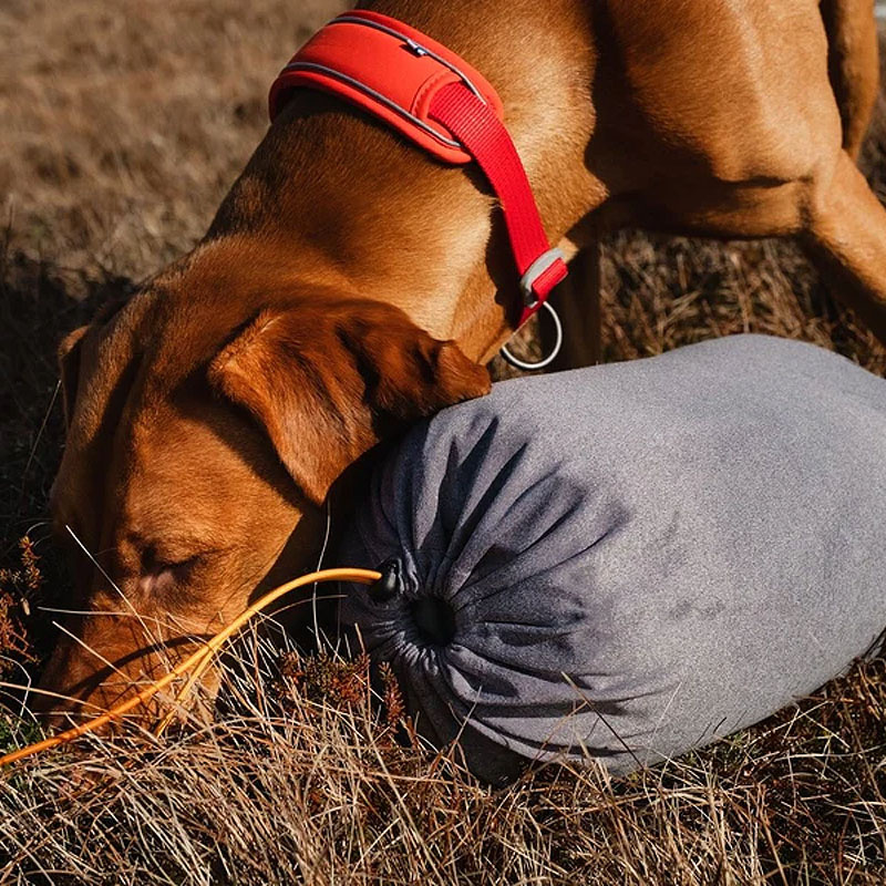 Hurtta Outback Dreamer ECO  Schlafsack für deinen Hund Outdoor in oliv